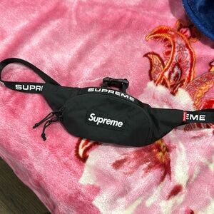Supreme cross body/ fanny pack